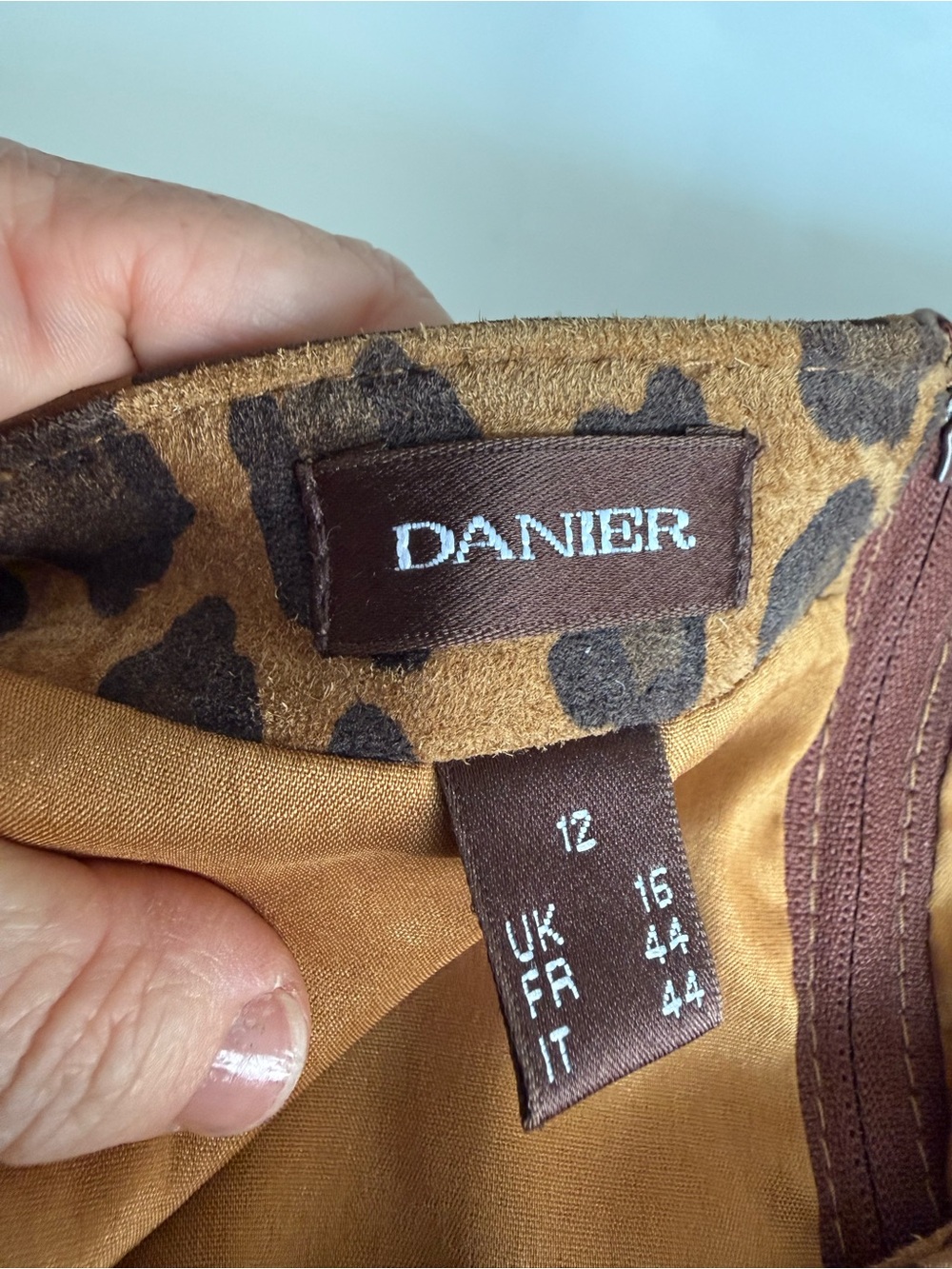 Danier Genuine Leather Leopard Print Suede Pencil Skirt Knee Length Zipper Sz 12 - Picture 4 of 6